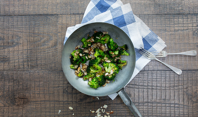 broccoli with garlic butter and almonds